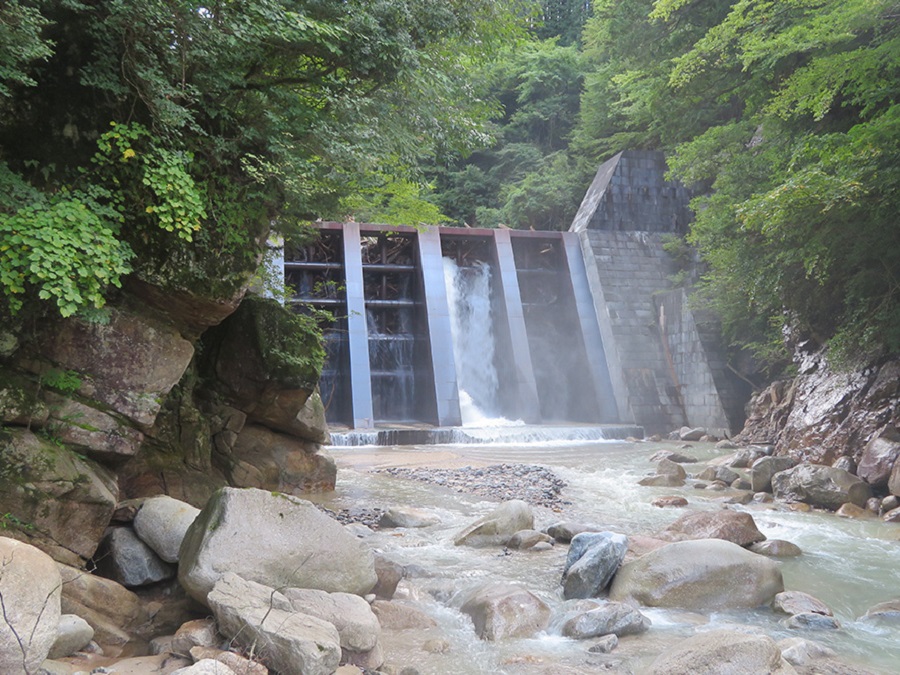 中津川第10砂防堰堤　土石流捕捉