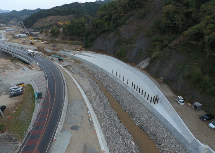 赤谷川VCCD型流木堆積工が完成